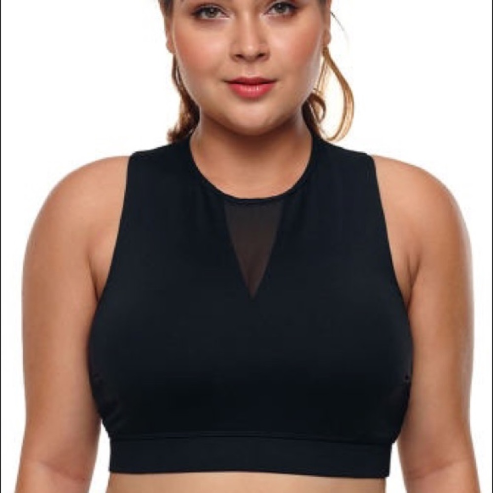 Women’s high neck sports bra